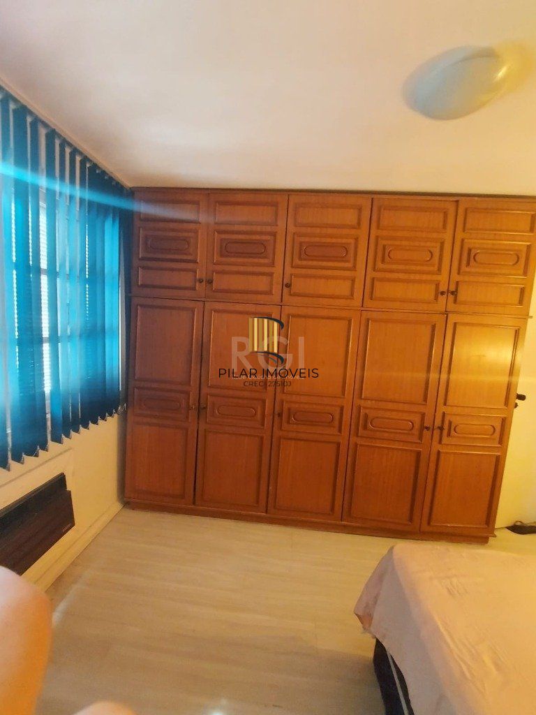 Apartamento 02 dormitórios, com vaga, no bairro Jardim Itu Sabará, em Porto Alegre.