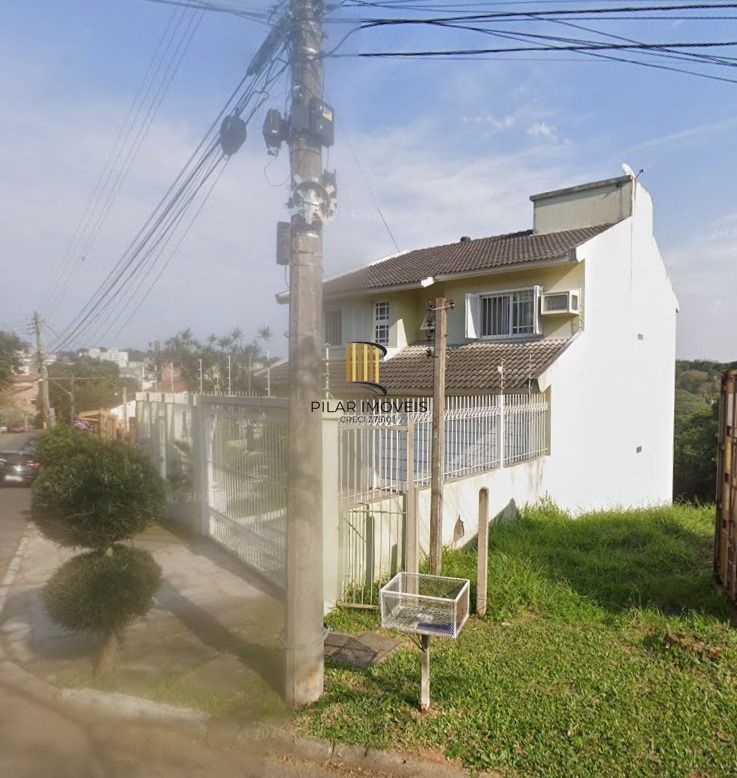 Casa sobrado no bairro Jardim Sabará de 3 dormitórios e 4 vagas