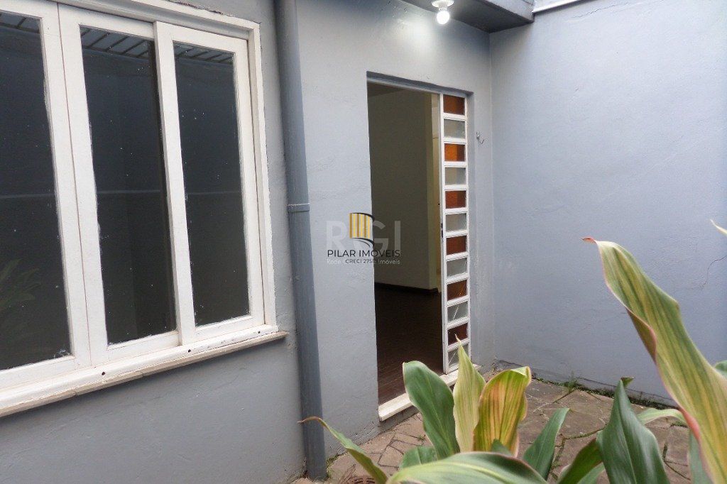 Casa no bairro Jardim Botânico de 3 dormitórios e 2 vagas