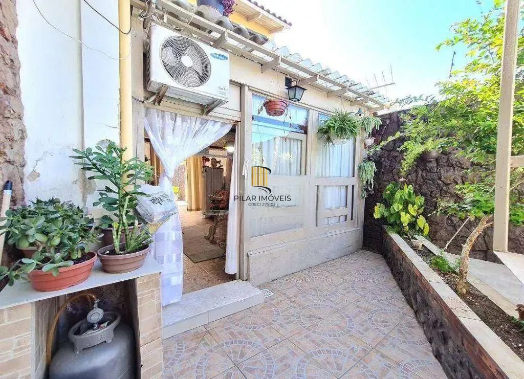 Sobrado 3 dormitórios no bairro Jardim Algarve