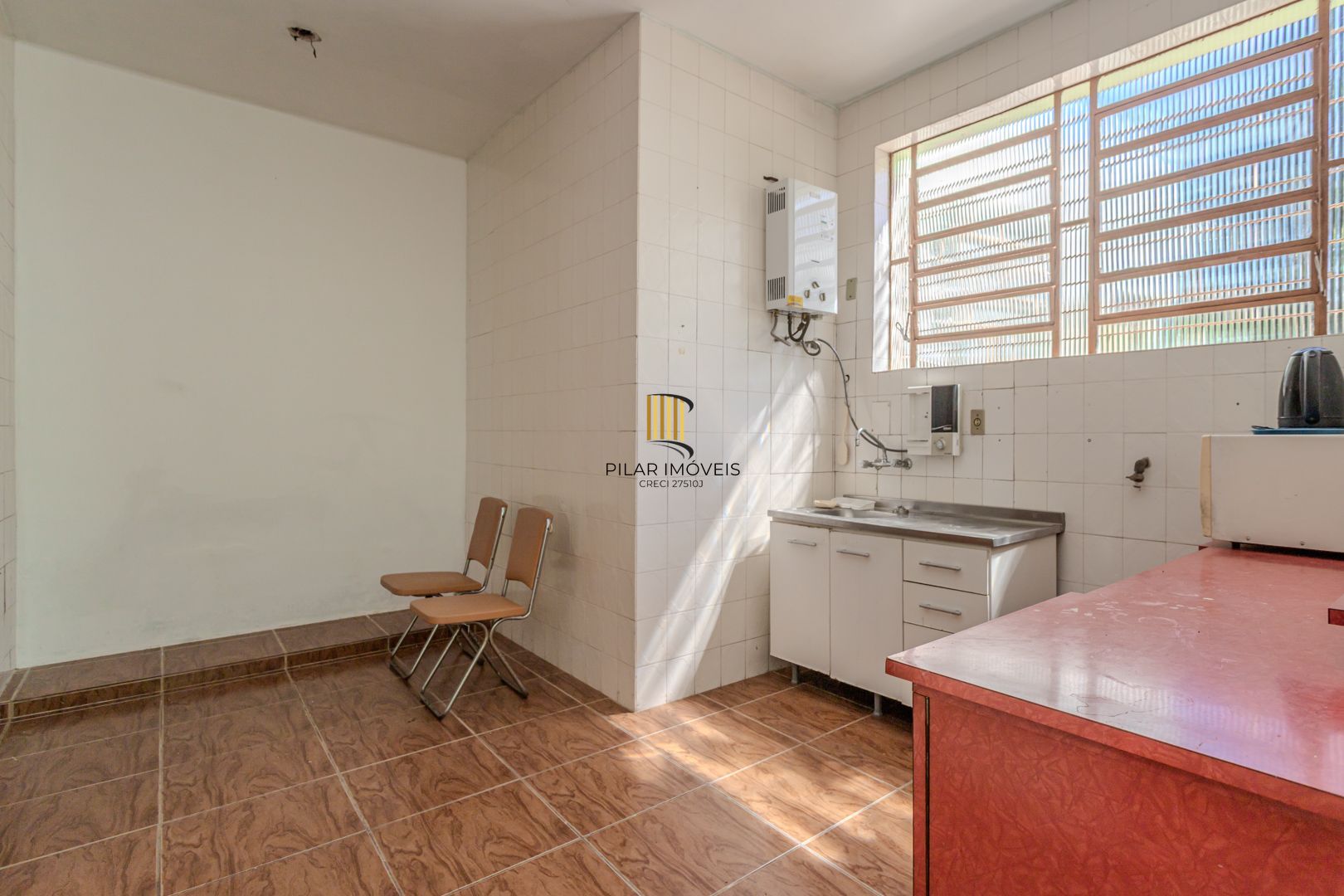 Casa sobrado no Partenon com 5 dormitórios e 4 vagas