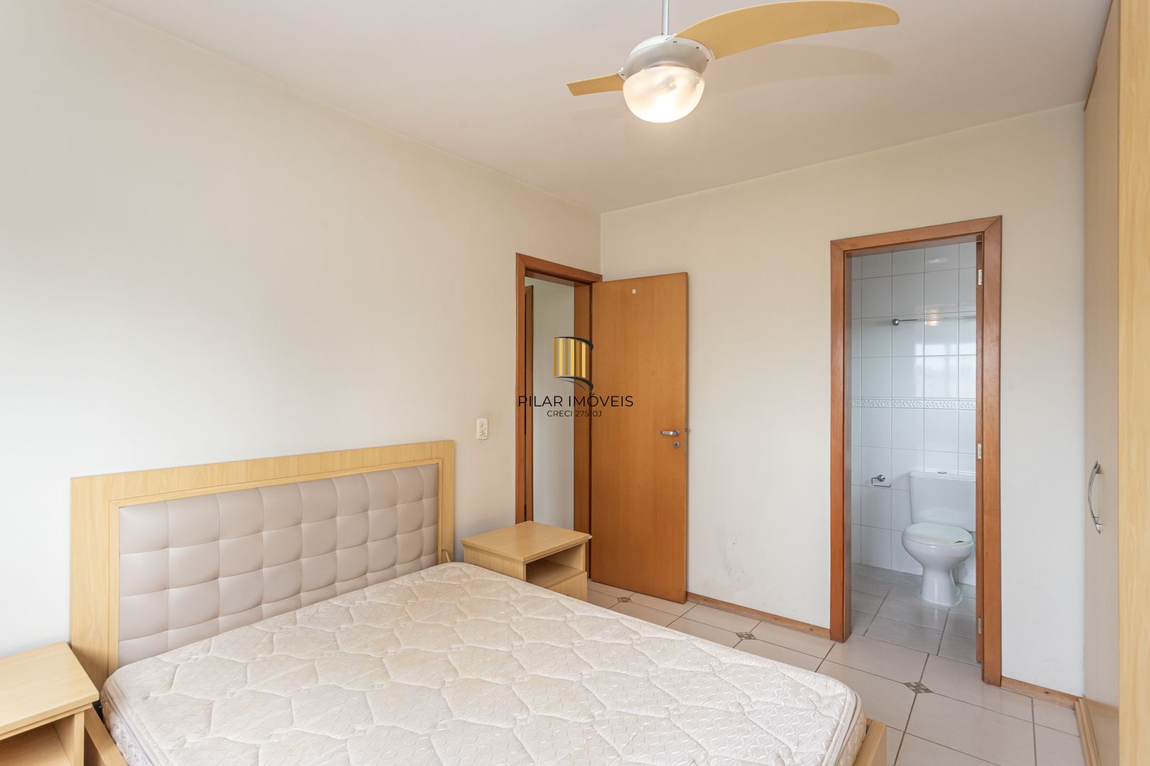 Apartamento na Cidade Baixa de 2 dormitórios e vaga DESOCUPADO