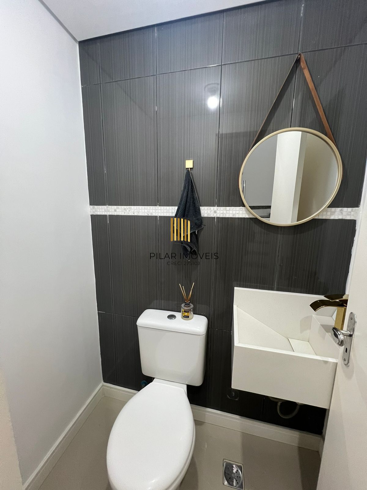 Casa sobrado em Gravatai de 3 dormitórios e 2 vagas