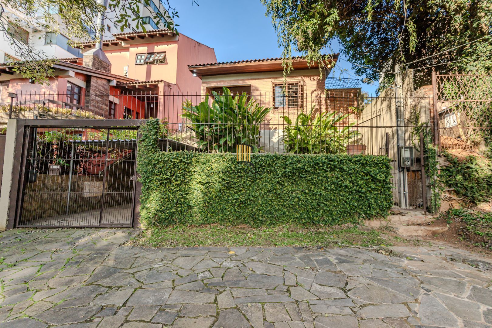 Casa no Jardim Botânico de 2 dormitórios 1 vaga e amplo terreno