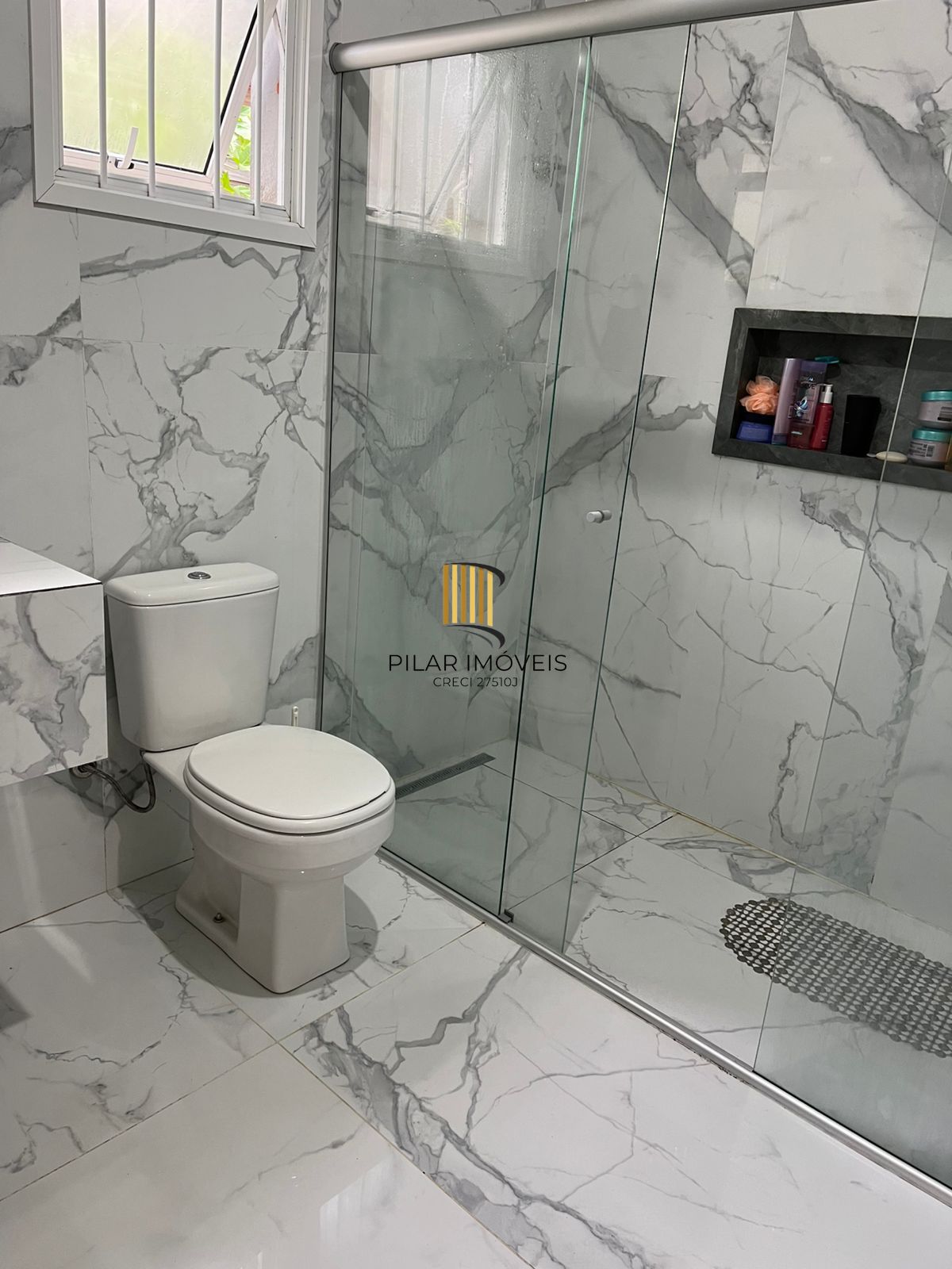 Casa no bairro Três Figueiras II em Viamão de 2 dormitórios e pátio com piscina