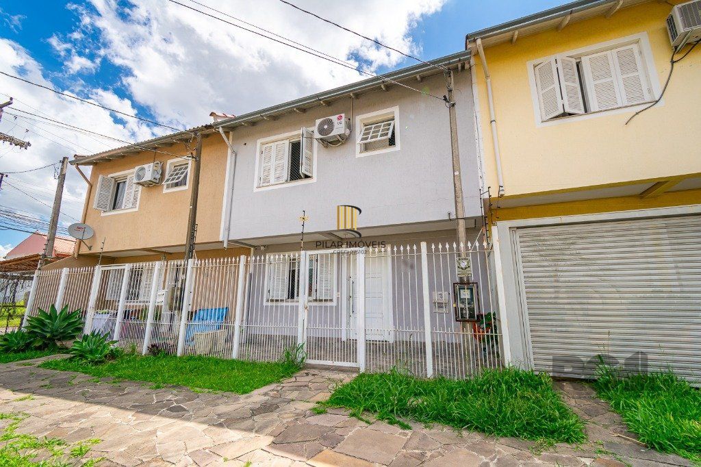 Casa sobrado no Sarandi de 3 dormitórios e vaga
