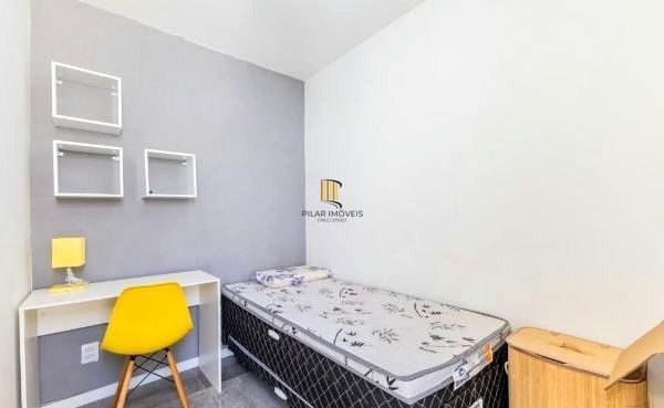 Apartamento na Cidade Baixa de 1 dormitório e dependência REFORMADO