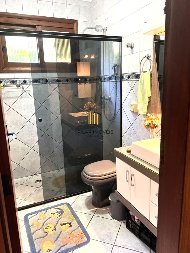 Sobrado no bairro Espírito Santo de 3 dormitórios 2 vagas e piscina