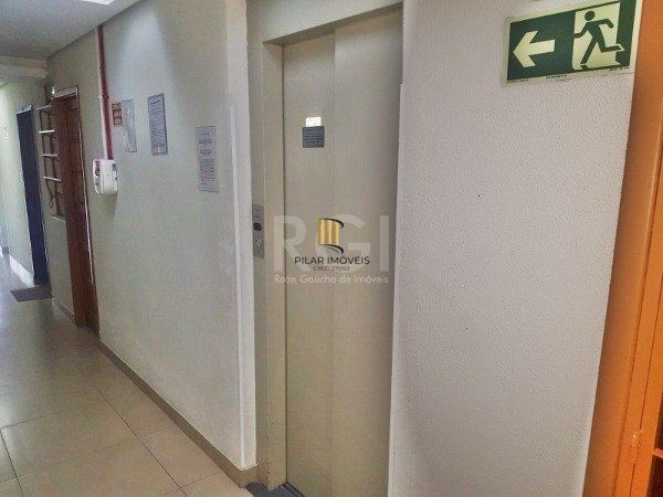 Apartamento na Cidade Baixa de 1 dormitório térreo desocupado