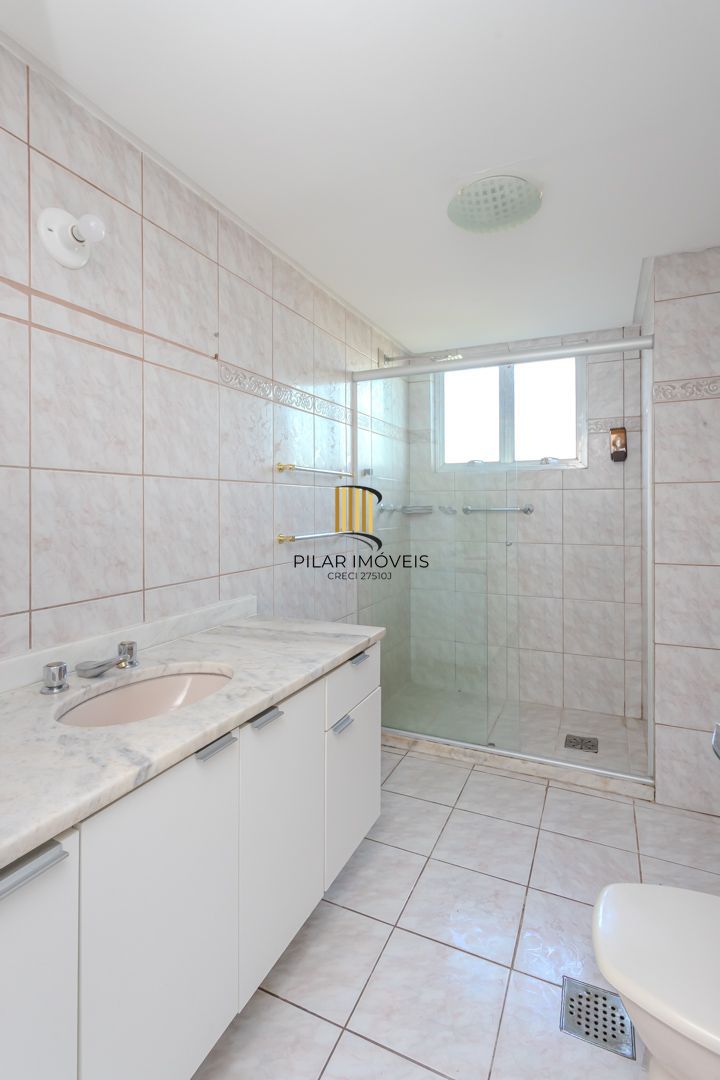 Apartamento no Moinhos de Vento de 3 dormitórios vaga e infra DESOCUPADO