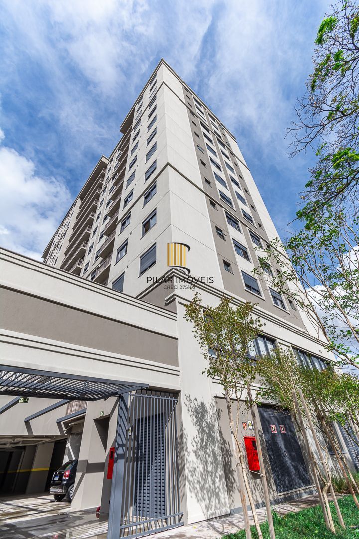 Apartamento 02 dormit com suíte e 01 vaga, no bairro Azenha, em Porto Alegre.