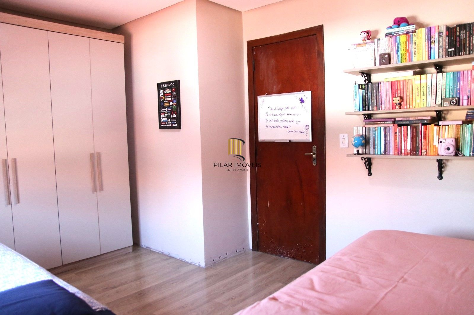 Casa sobrado na Hípica de 2 dormitórios e 2 vagas