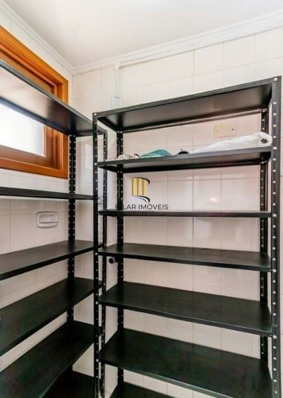 Apartamento no Passo D'areia de 2 dormitórios e 2 vagas DESOCUPADO