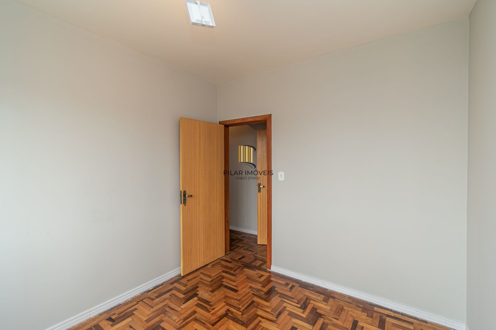 Apartamento 2 dormitorios, no Menino Deus reformado