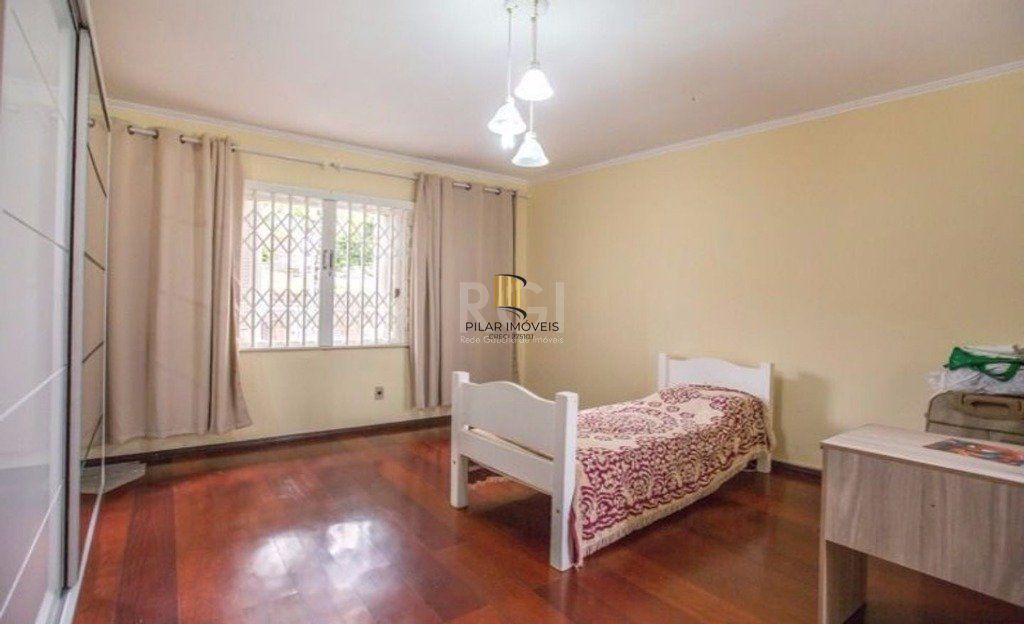 Casa para Venda - 309m², 3 dormitórios, sendo 1 suites, 3 vagas - Medianeira