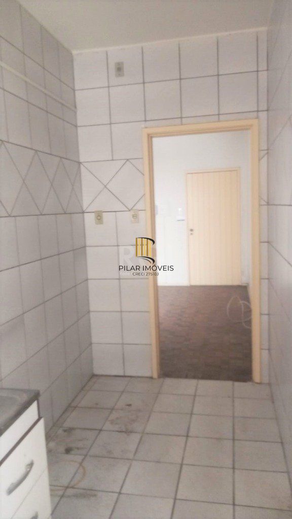 Apartamento na Cidade Baixa de 1 dormitório térreo desocupado