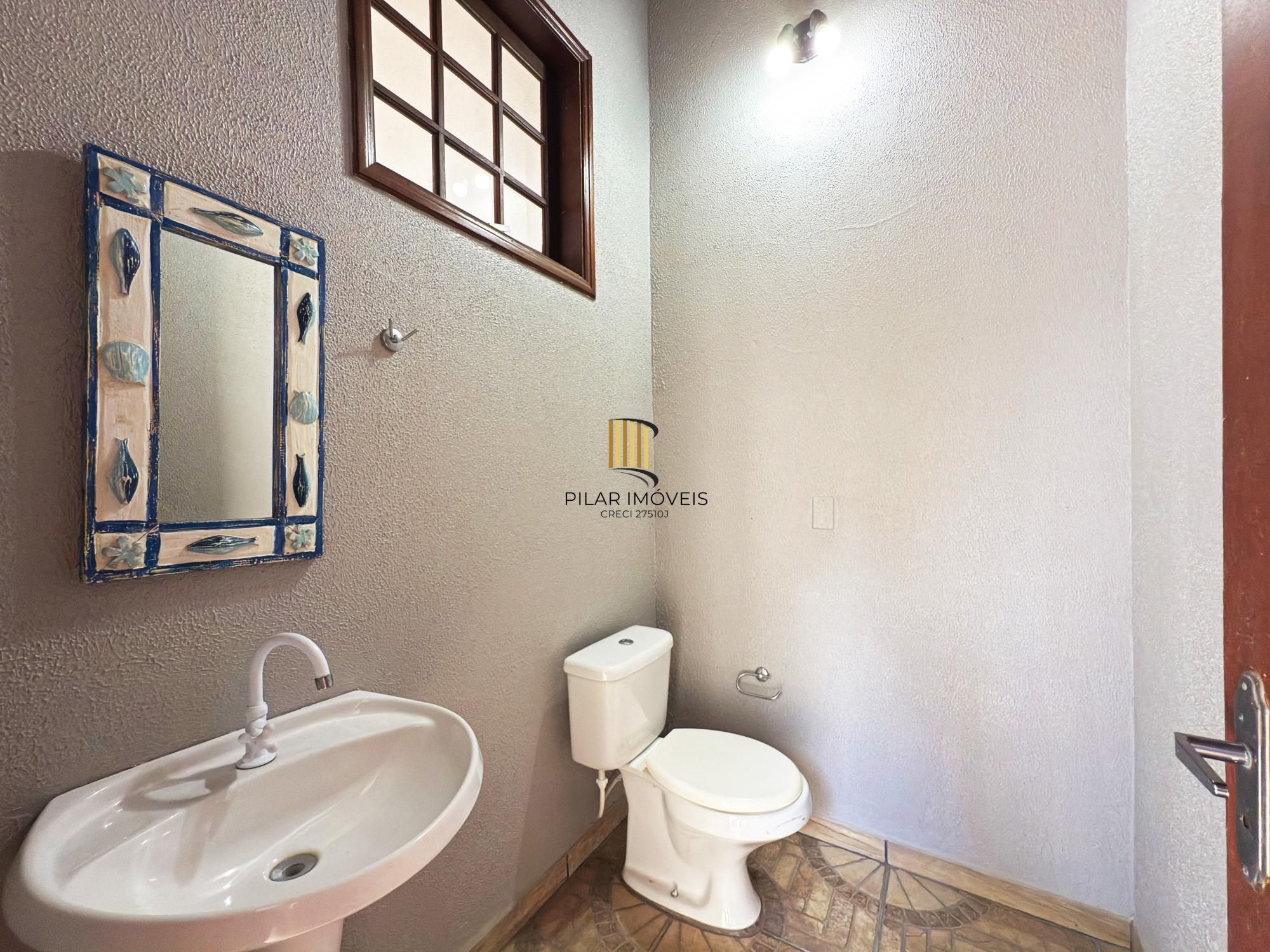 Casa 3 dormitórios no bairro Medianeira