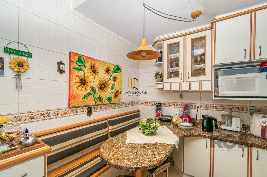 Sobrado no Moinhos de Vento de 4 dormitórios e 4 vagas