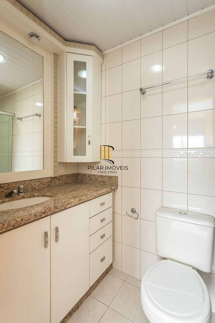 Apartamento na Cidade Baixa de 2 dormitórios e vaga DESOCUPADO