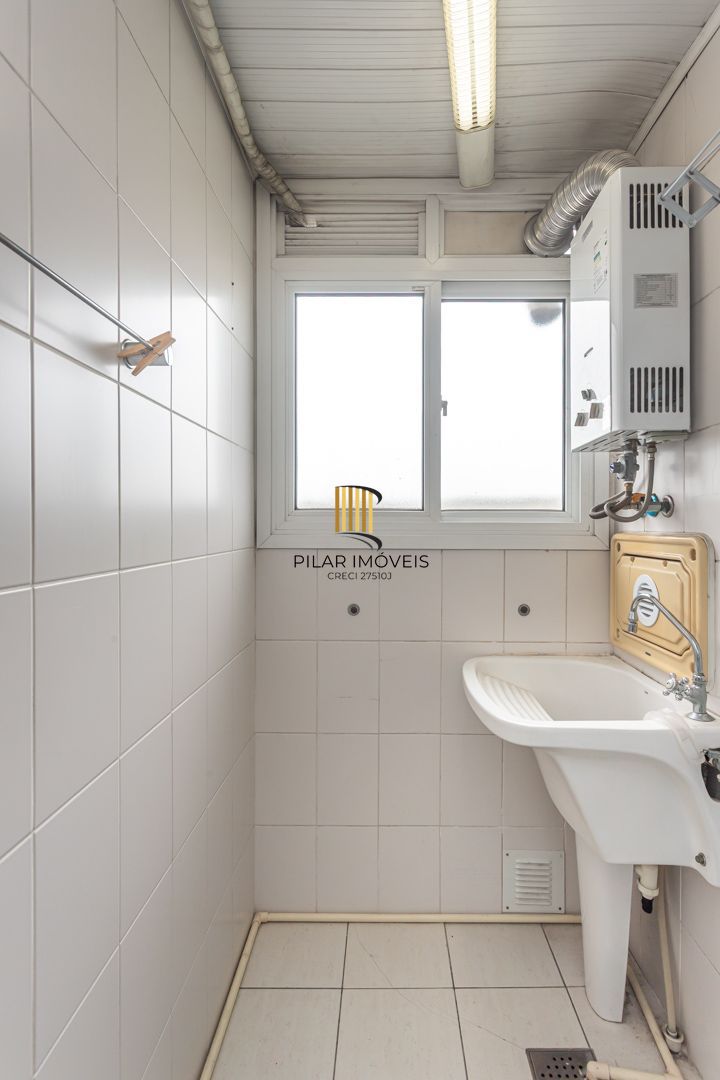 Apartamento na Cidade Baixa de 2 dormitórios e vaga DESOCUPADO