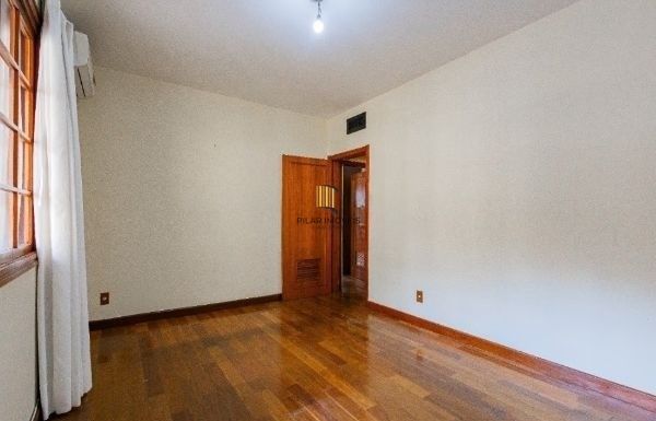 Casa sobrado no bairro Bela Vista de 3 dormitórios e 3 vagas DESOCUPADA