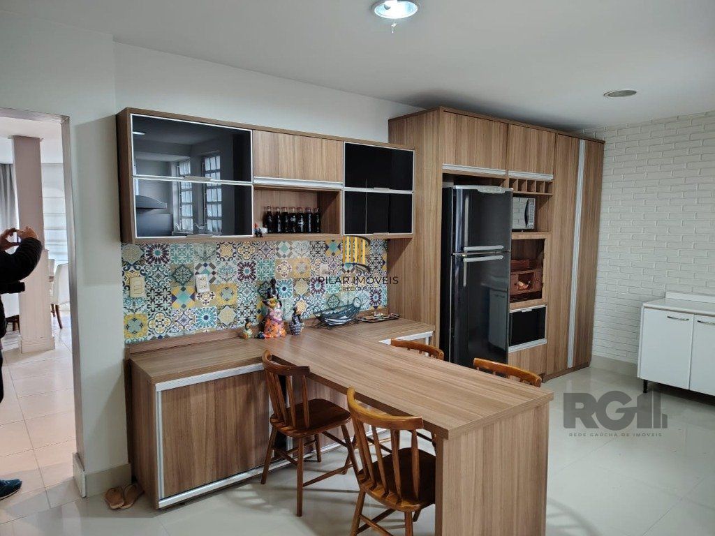 Casa sobrado com 300m² na Vila Nova de 3 dormitórios e 4 vagas