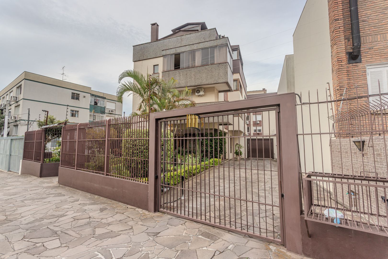 Cobertura no Menino Deus de 3 dormitórios e vaga