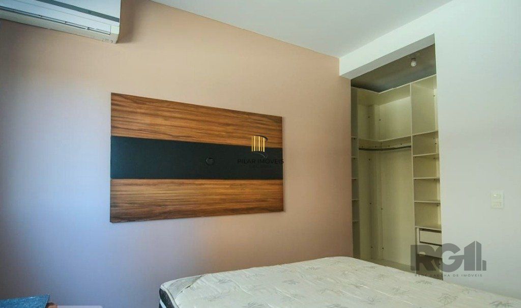 Apartamento no Urbano Menino Deus de 1 dormitório vaga e pátio