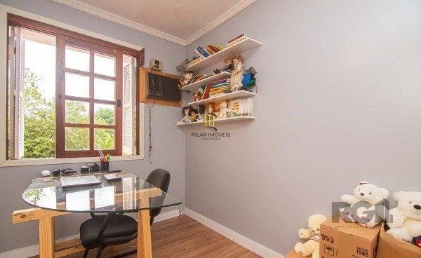 Casa no bairro Camaquã de 4 dormitórios e 2 vagas