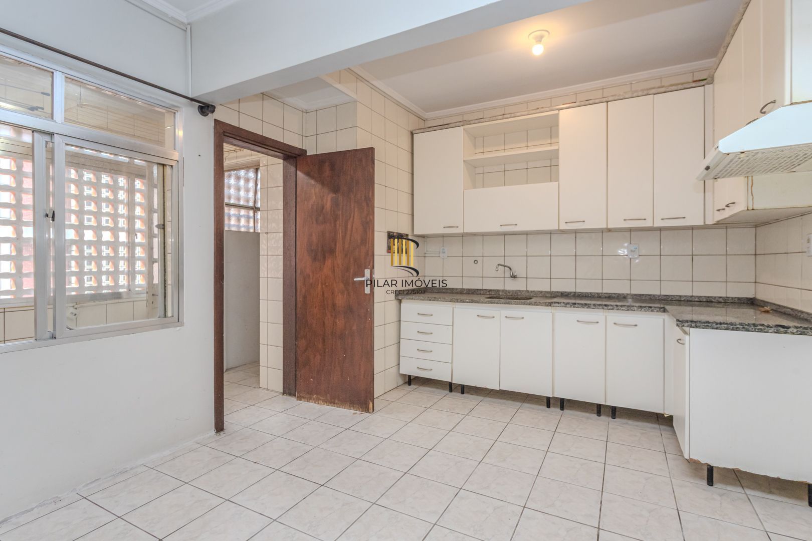 Apartamento no Centro de 2 dormitórios DESOCUPADO