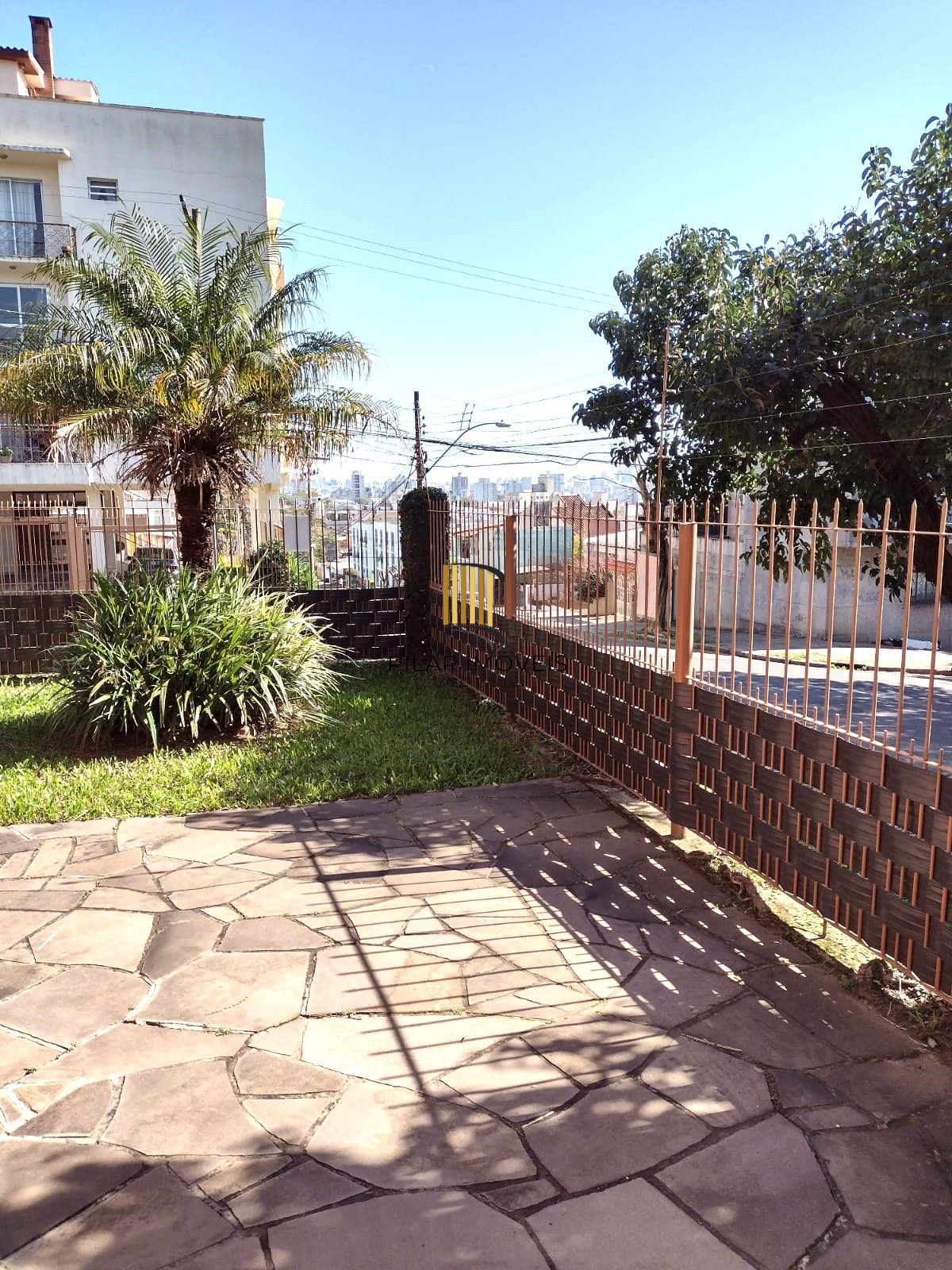 Casa 4 dormitórios no bairro Partenon