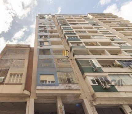 Apartamento no Centro de 2 dormitórios reformado