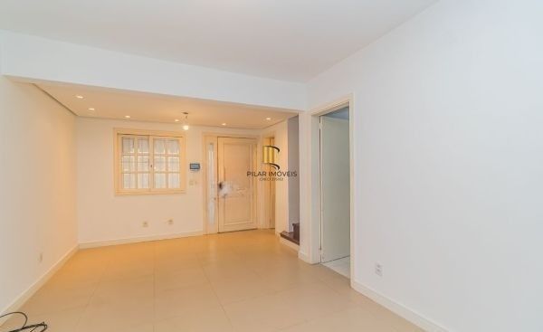 Casa em Condomínio em Ipanema de 3 dormitórios e 2 vagas