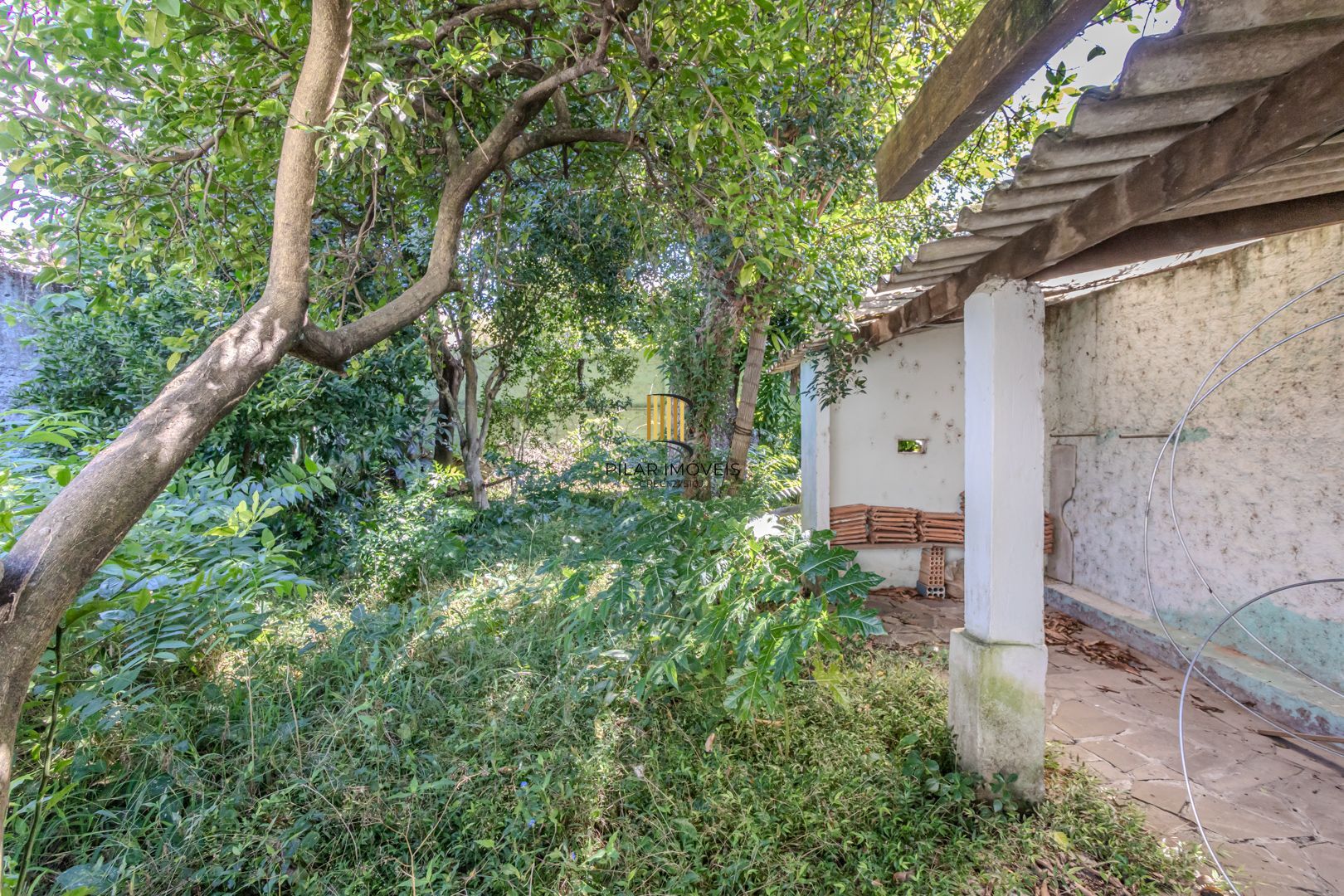 Casa sobrado no Partenon com 5 dormitórios e 4 vagas