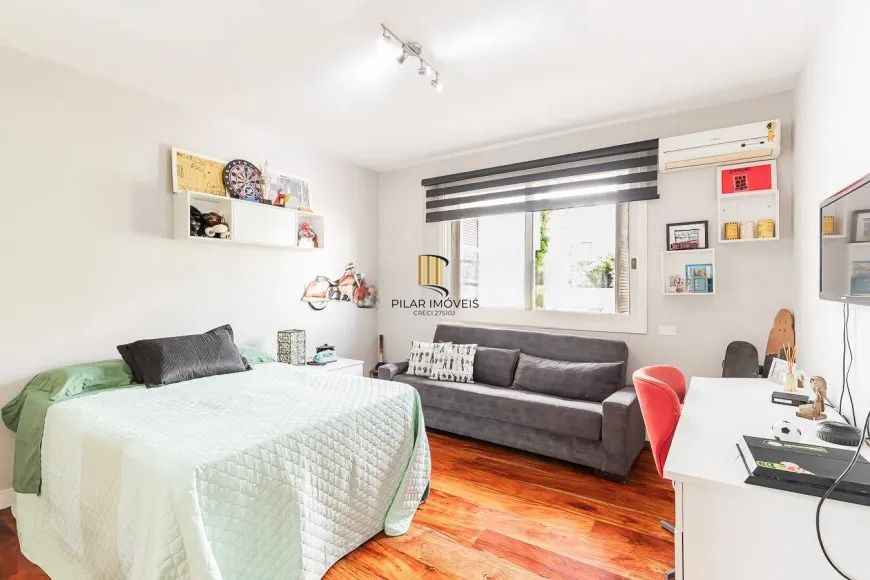 Casa 4 dormitórios no bairro Chácara das Pedras