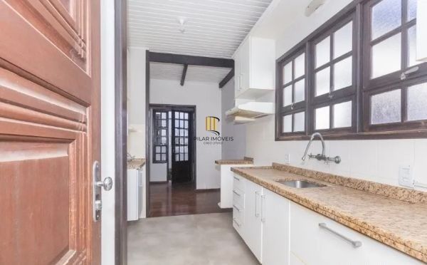 Casa no bairro Jardim Botânico de 4 dormitórios e 3 vagas