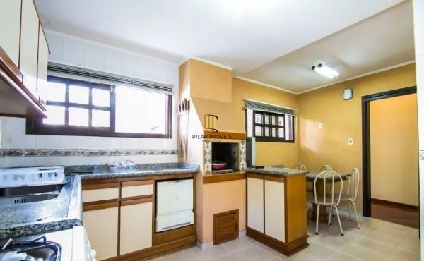 Casa sobrado no Petrópolis com 7 dormitórios e 4 vagas