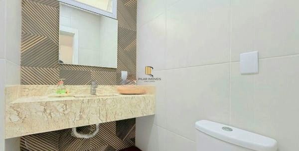 Sobrado no bairro Vila Ipiranga de 4 dormitórios e 4 vagas