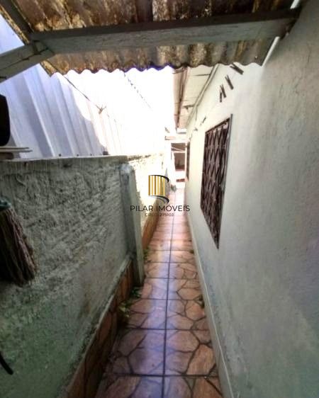 Casa no bairro Partenon de 3 dormitórios e vaga