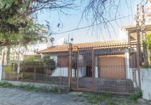 Casa no bairro Jardim Botânico de 4 dormitórios e 3 vagas