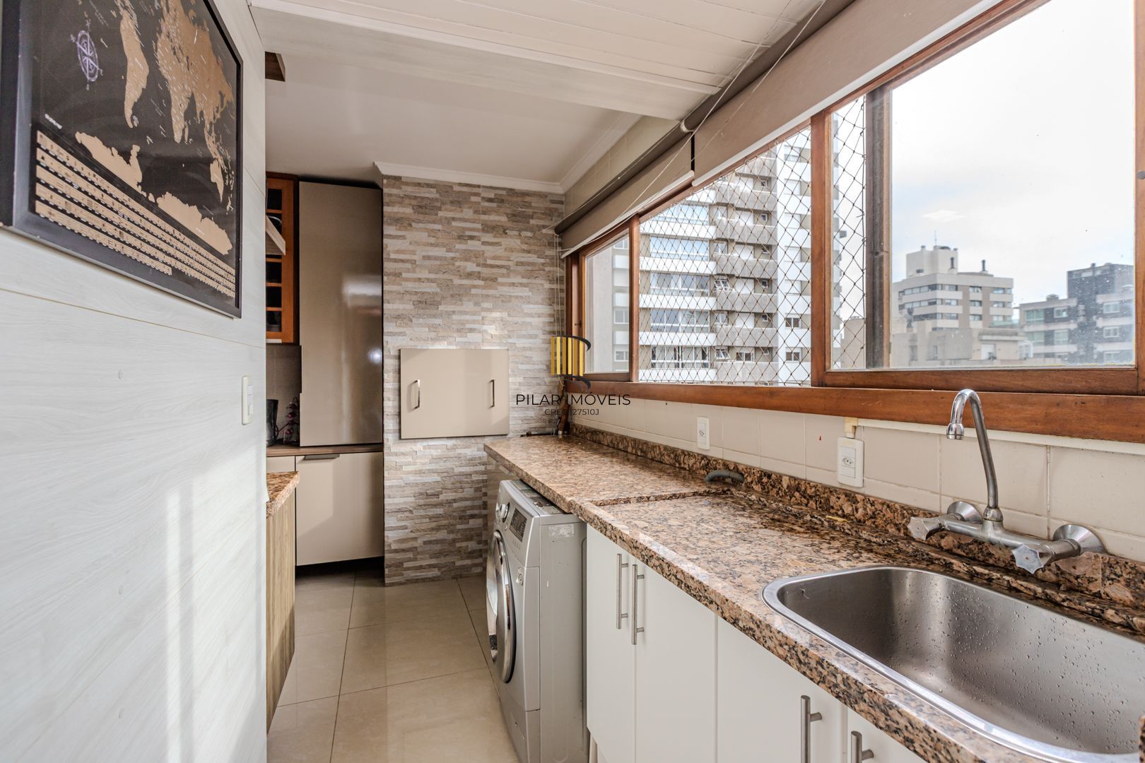 Apartamento no bairro Menino Deus de 4 dormitórios e vaga