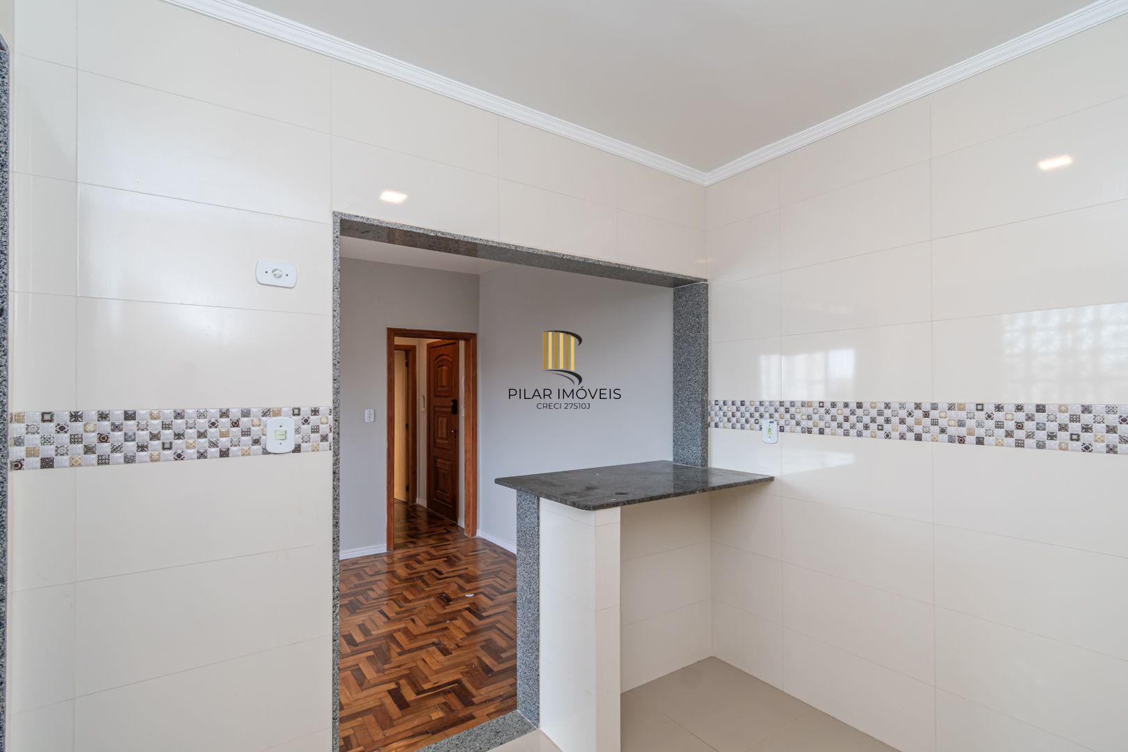 Apartamento 2 dormitorios, no Menino Deus reformado