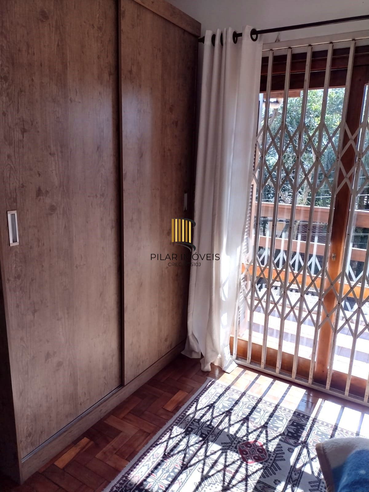 Casa 4 dormitórios no bairro Partenon