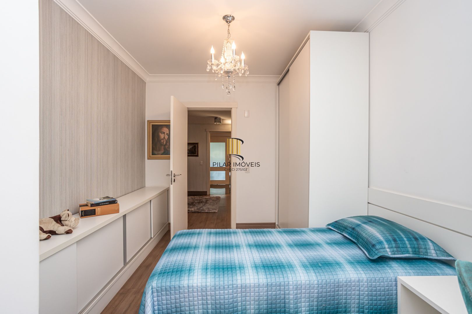 COBERTURA MOBILIADA COM VISTA PARA O GUAÍBA