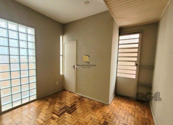 Casa 4 Dormitório(s) Bairro Petrópolis