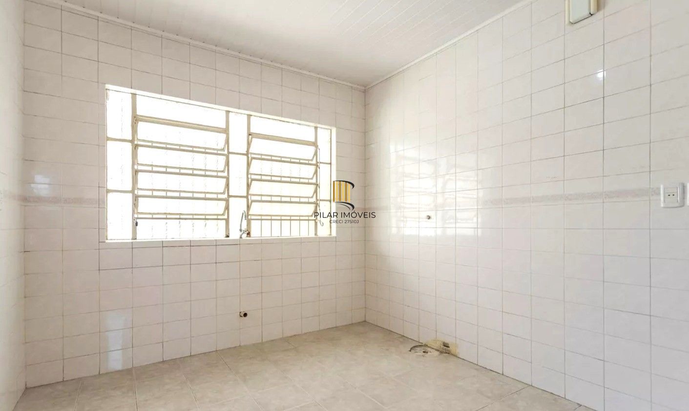 Casa no bairro Jardim Sabará de 4 dormitórios e 3 vagas DESOCUPADA