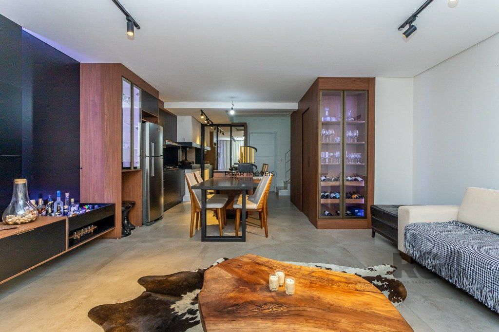 Apartamento DUPLEX no bairro Chácara das Pedras de 2 dormitórios e 2 vagas