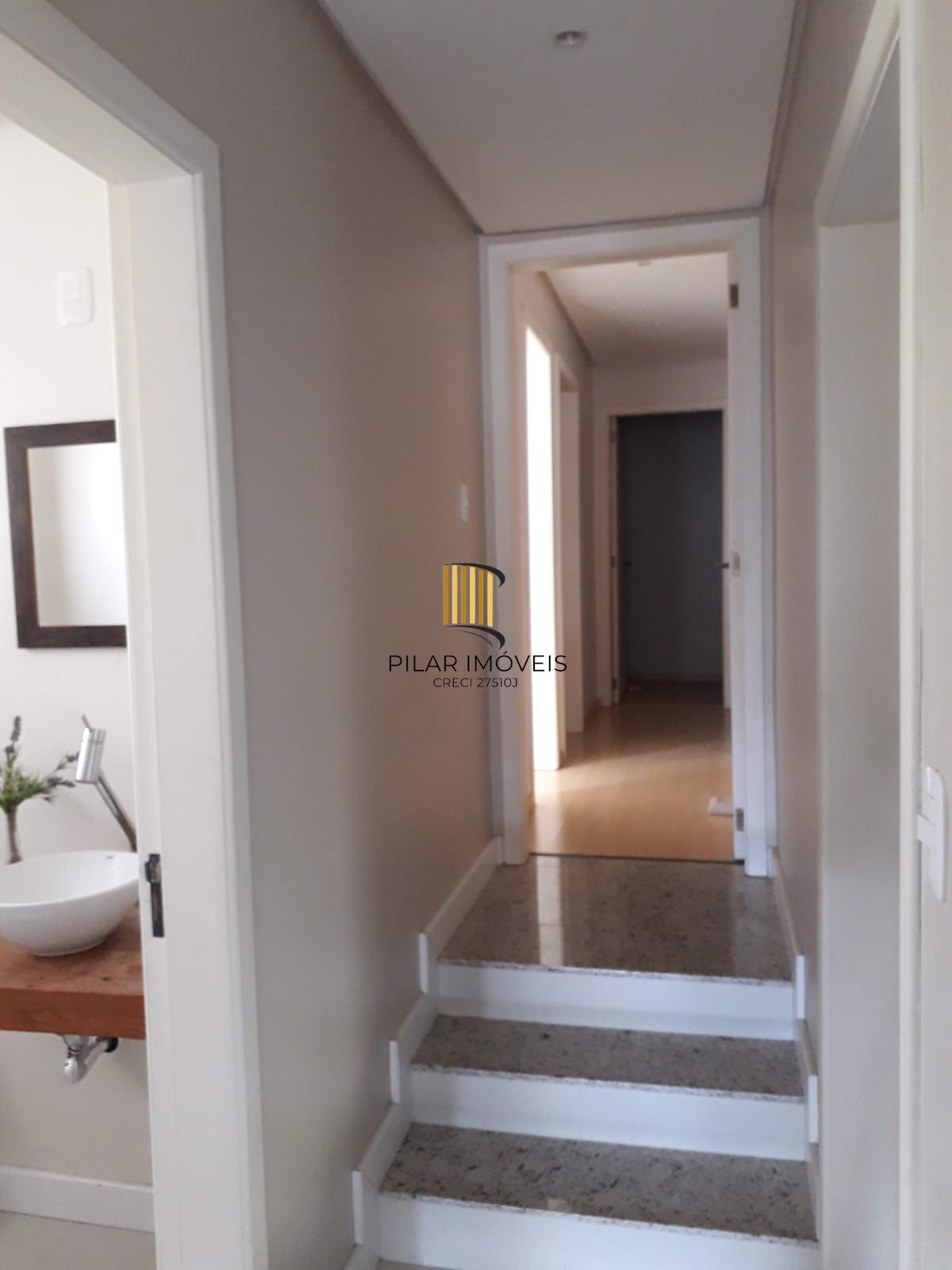CASA COM 3 DORMIT