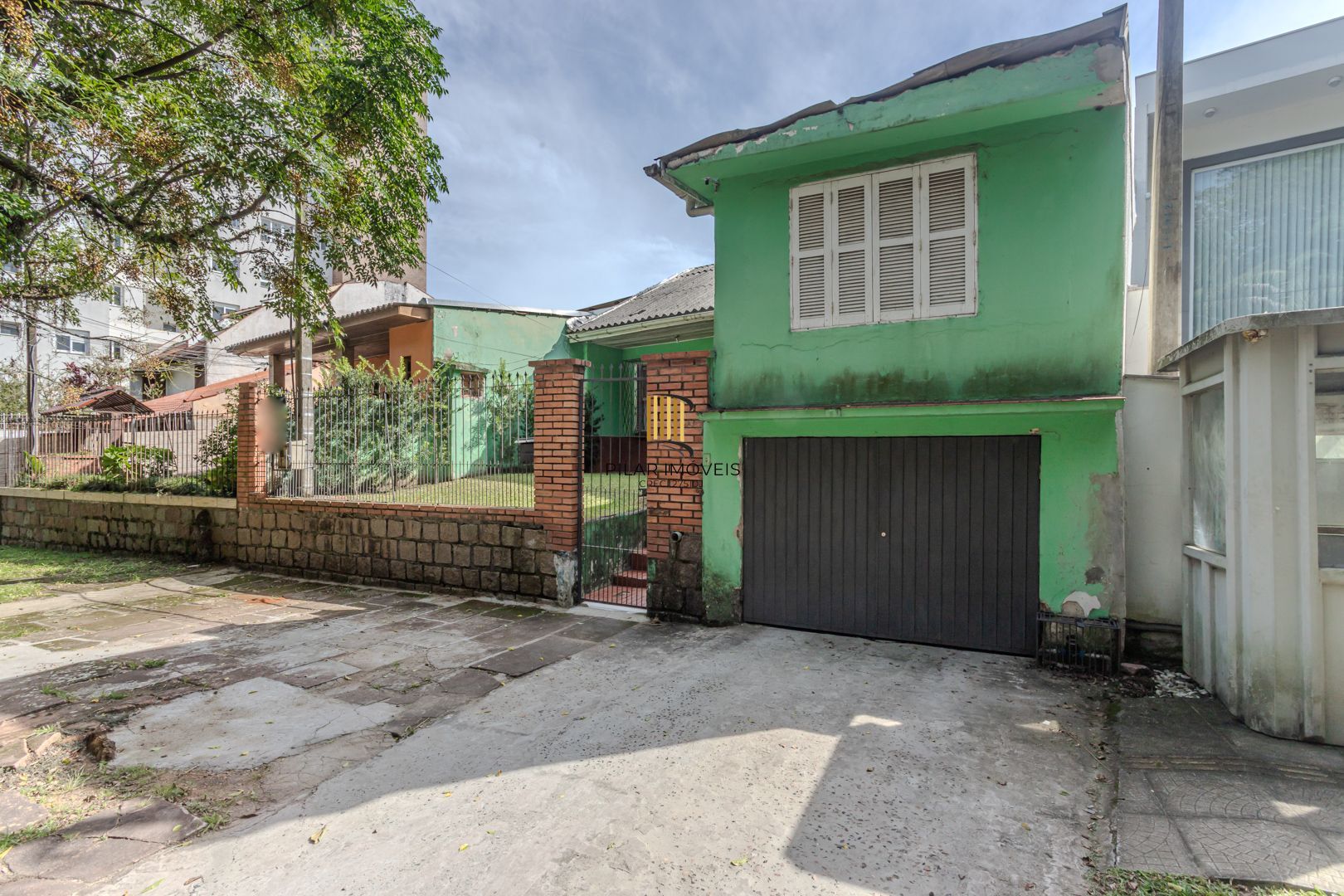 Casa no bairro Jardim Botânico de 3 dormitórios e garagem e terreno com 370m²