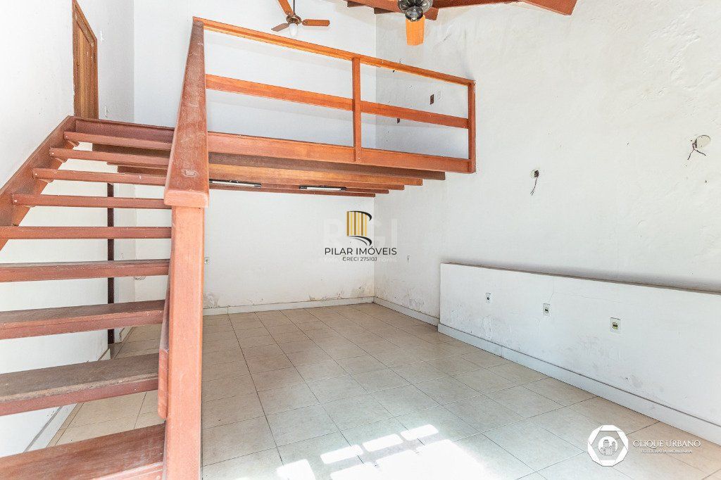 Casa para Venda - 330m², 4 dormitórios, sendo 3 suites, 2 vagas - Petrópolis